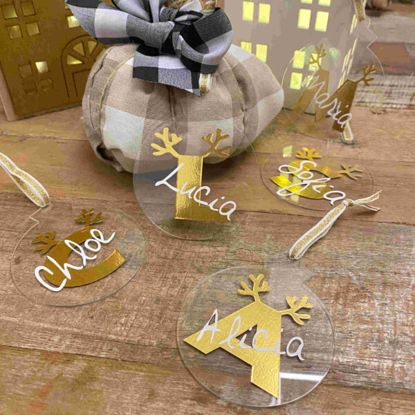 Bola de navidad metacrilato con inicial y nombre personalizada - Imagen 3