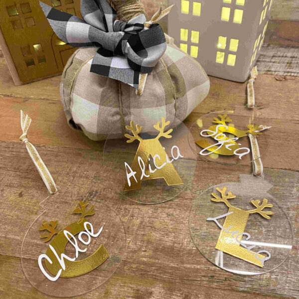 Bola de navidad metacrilato con inicial y nombre personalizada - Imagen 4