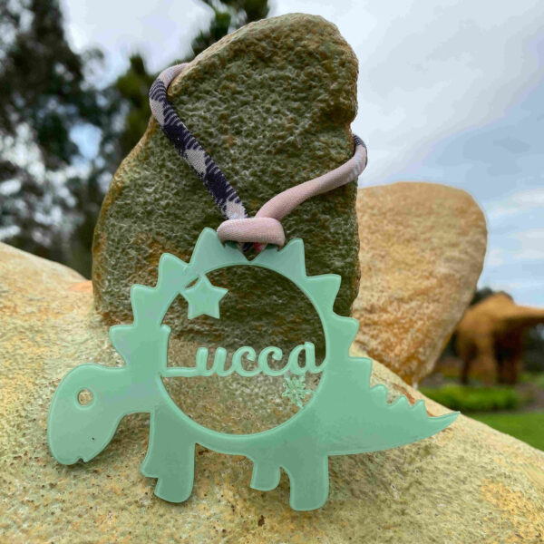 Bola de navidad personalizada Dinosaurio Tejado