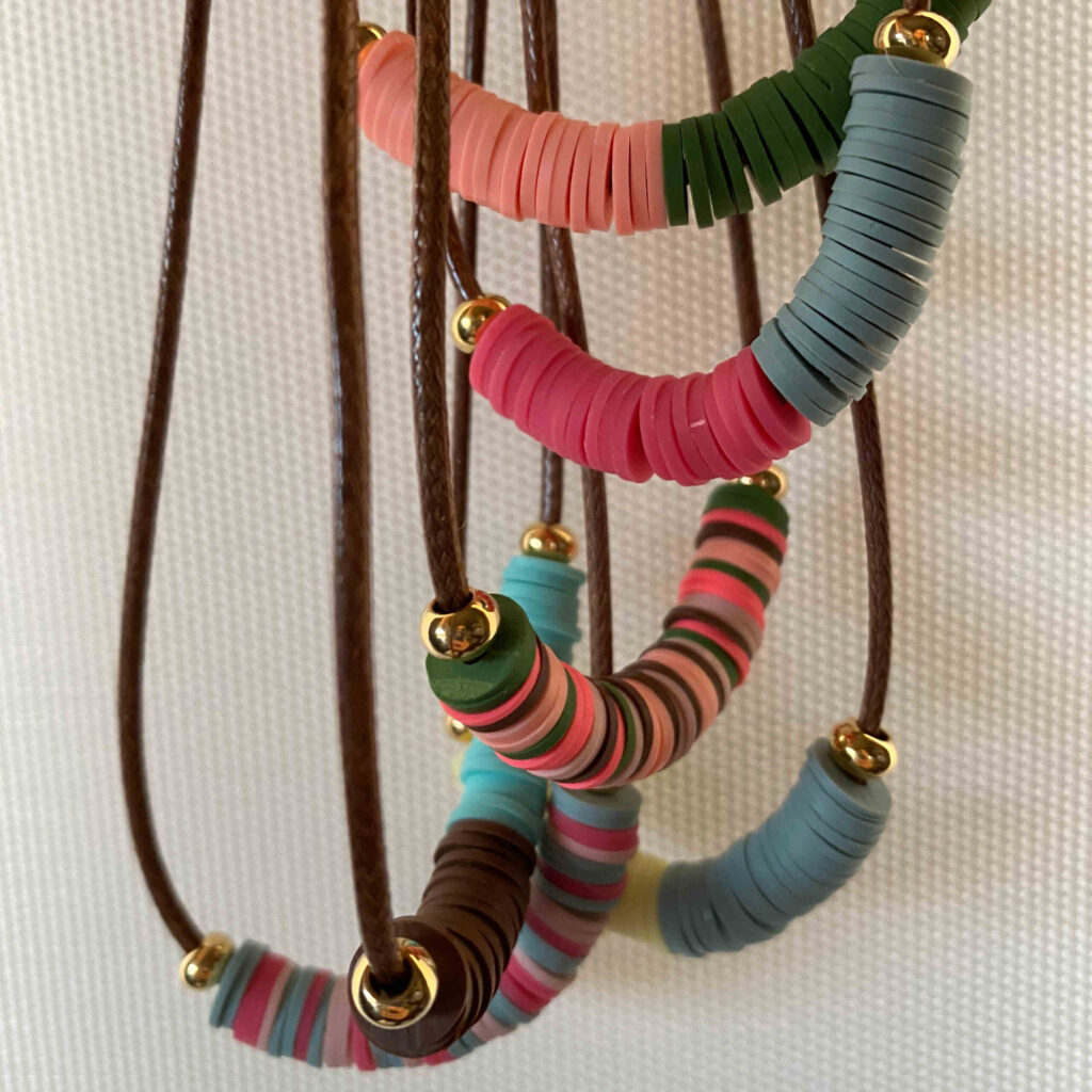 Collar aros arcilla polimerica con cordón de algodón