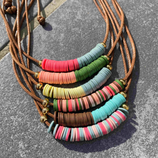 Collar aros  arcilla polimerica con cordón de algodón - Imagen 2