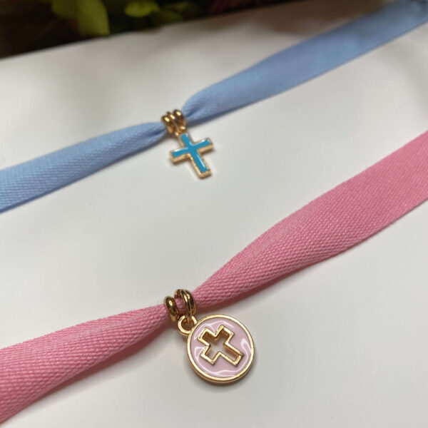 Collar cinta algodón con cruz metal. - Imagen 2