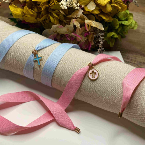 Collar cinta algodón con cruz metal. - Imagen 4