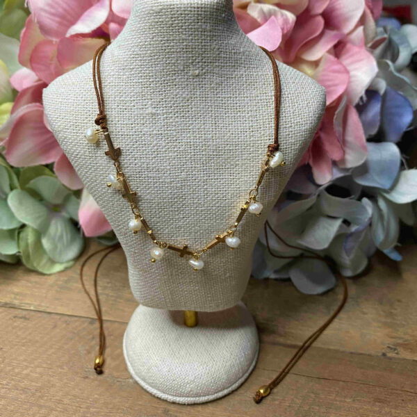 Collar cruces de metal con piedras de colores. - Imagen 3