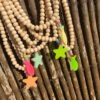 Collar bolas de madera con estrella o pez - Imagen 3