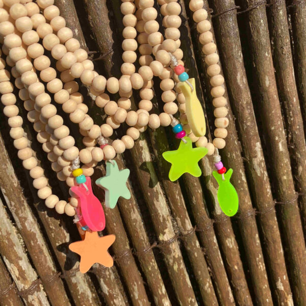 Collar bolas de madera con estrella o pez - Imagen 3