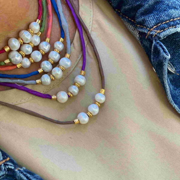 pulsera seda y perlas - Imagen 2