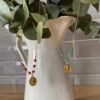 Collar cadena con cristales y medalla dorada - Imagen 2