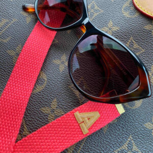 Cuelga gafas con inicial