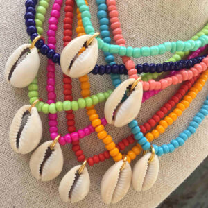 Collar abalorios colores con concha natural