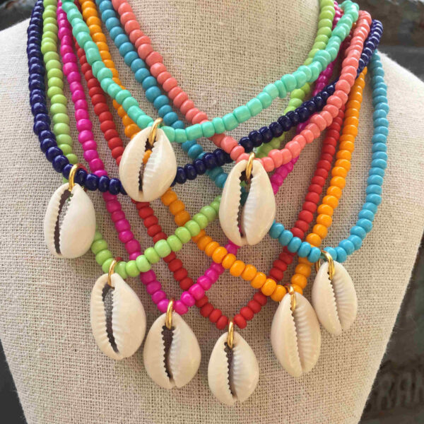 Collar abalorios colores con concha natural - Imagen 4