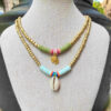 Collar abalorios dorados con  concha y arcilla polimerica - Imagen 3