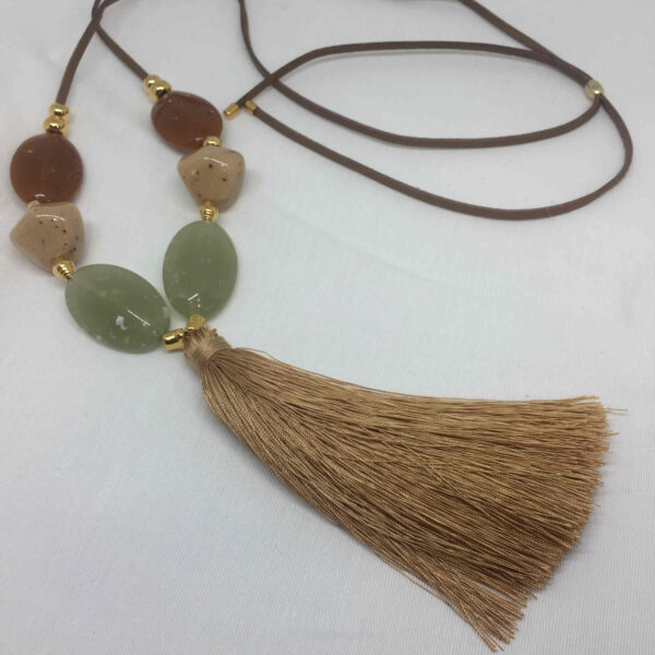 Collar Resinas y borla - Imagen 2