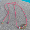 Collar pez metalico con anillas arcilla y perla natural - Imagen 3