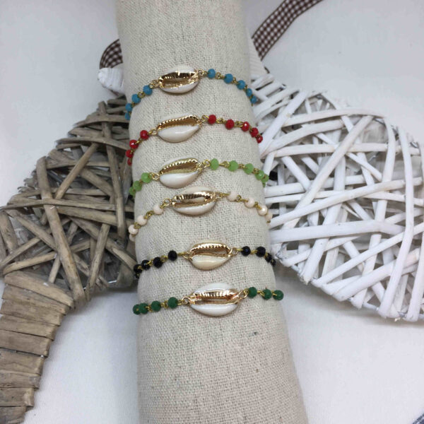 Pulsera concha borde dorado  con cadena cristales - Imagen 3