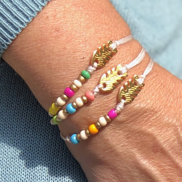 Pulsera pez metal y abalorios