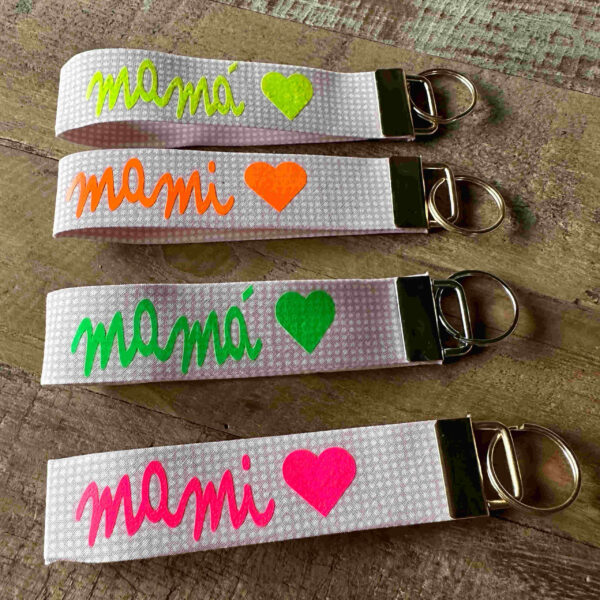 Llavero cinta cuadritos Mamá