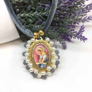 Collar Medalla Virgen Rosa Mística con cordón.