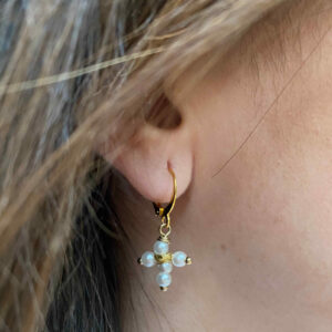 Pendientes mini aro Cruz perla blanca