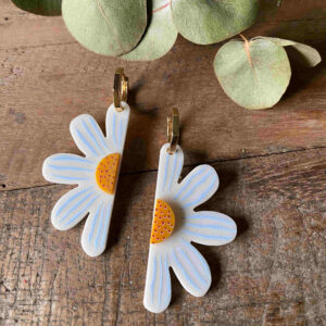 Pendientes aros dorados  con margaritas