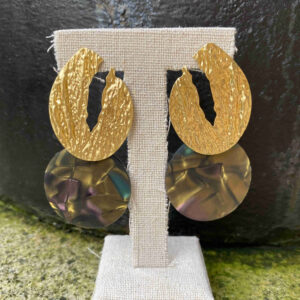 Pendiente base metal dorado  y acetato