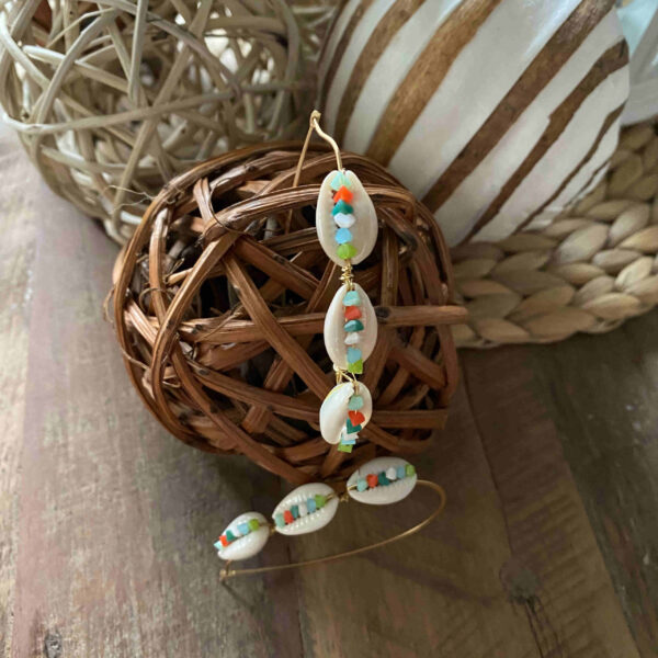 Pendientes aro con conchas y cristales de colores - Imagen 4