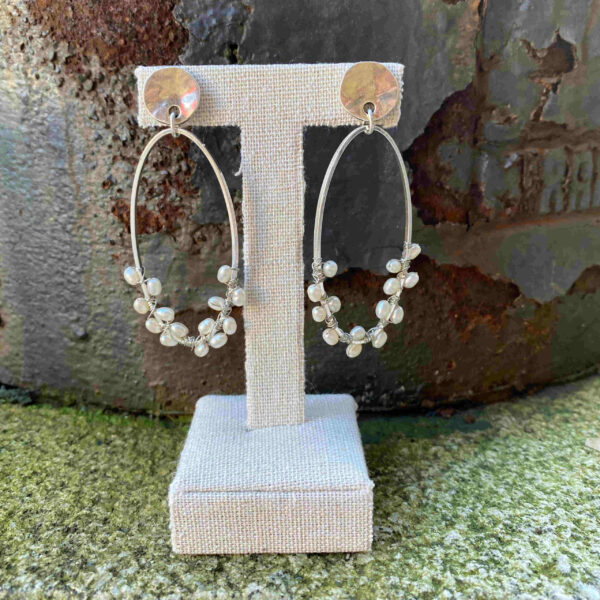 Pendiente aro oval con perlas - Imagen 3