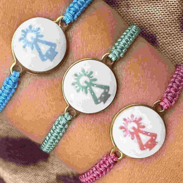Pulsera Virgen de Covadonga acero y cristal de murano con trenzado macrame. - Imagen 3