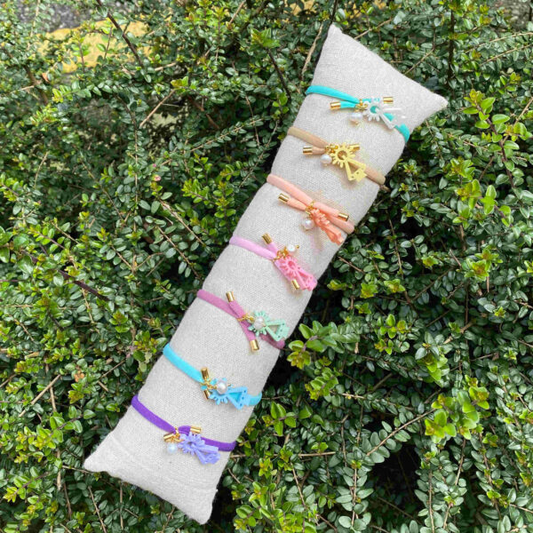 Pulsera virgen Covadonga tonos pasteles. - Imagen 3