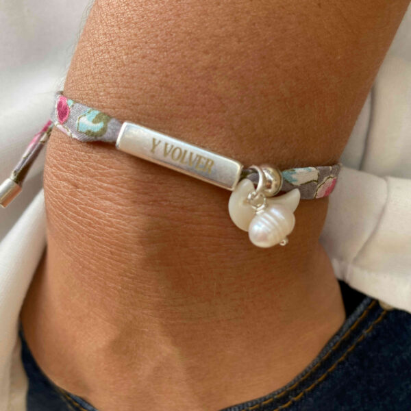 Pulsera cinta flores con tubo metal grabado hasta la luna y volver - Imagen 3