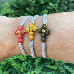 Pulsera cruz cristales trenzada nudos macrame