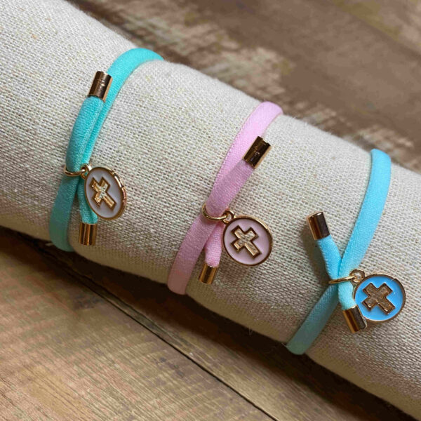 Pulsera cinta elástica plana con  cruz. - Imagen 2
