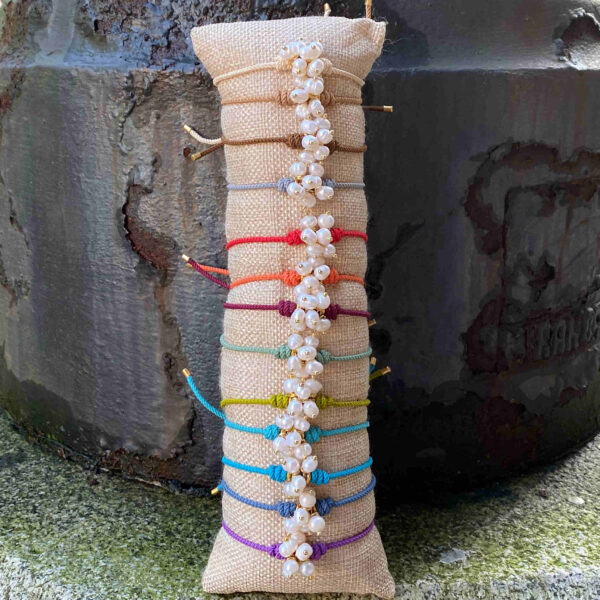 Pulsera cordon con piño perlas naturales