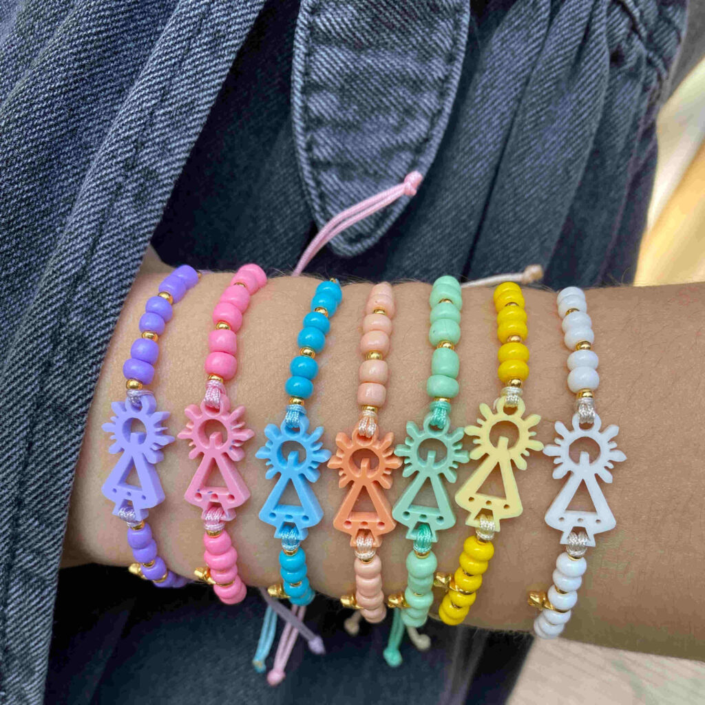 Pulsera  Virgen de Covadonga metacrilato, bolitas y estrella