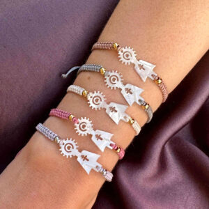 Pulsera Virgen del Pilar acetato nacar nudo macrame