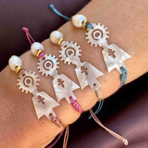 Pulsera Virgen del Pilar acetato nacar y perla de rio