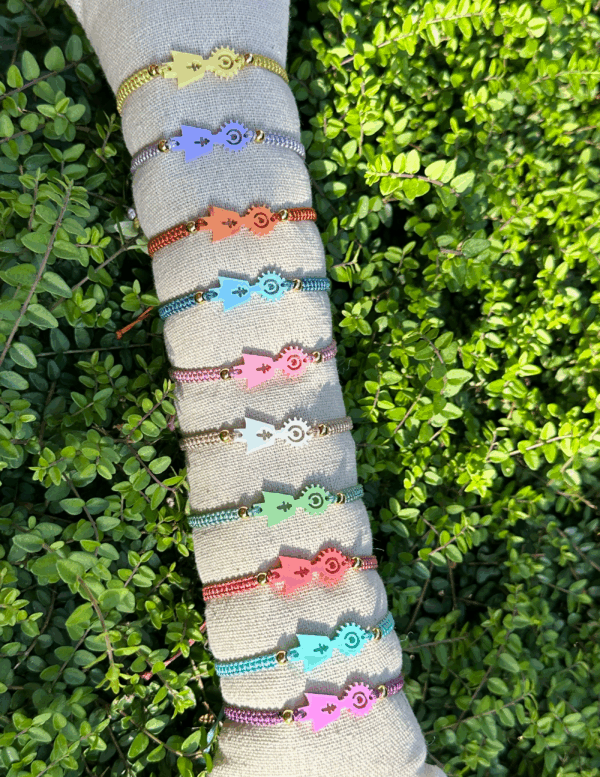 Pulsera Virgen del Pilar metacrilato nudo macrame - Imagen 2
