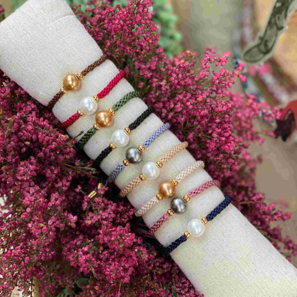 Pulsera hilo trenzado con perla y metal - Imagen 2