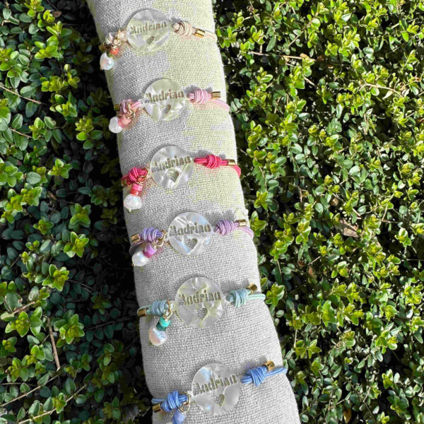 Pulsera chapa MADRINA con cordón elástico perla y piedra - Imagen 2