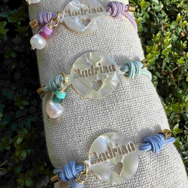Pulsera chapa MADRINA con cordón elástico perla y piedra - Imagen 3