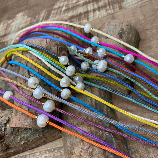 Pulsera perla natural con cordón trenzado - Imagen 2