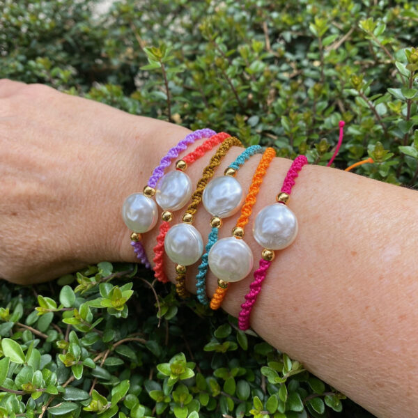 Pulsera perla cristal con hilo trenzado y bolas acero dorado - Imagen 3