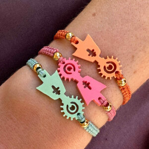Pulsera Virgen del Pilar metacrilato nudo macrame