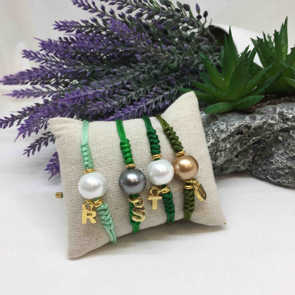 Pulsera hilo perla con inicial