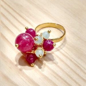 Anillo con bolas de colores