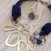 Collar pieza panal de acetato dorado - Imagen 3