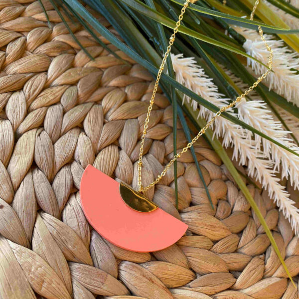 Collar cadena de bolitas con semicirculo acetato - Imagen 3