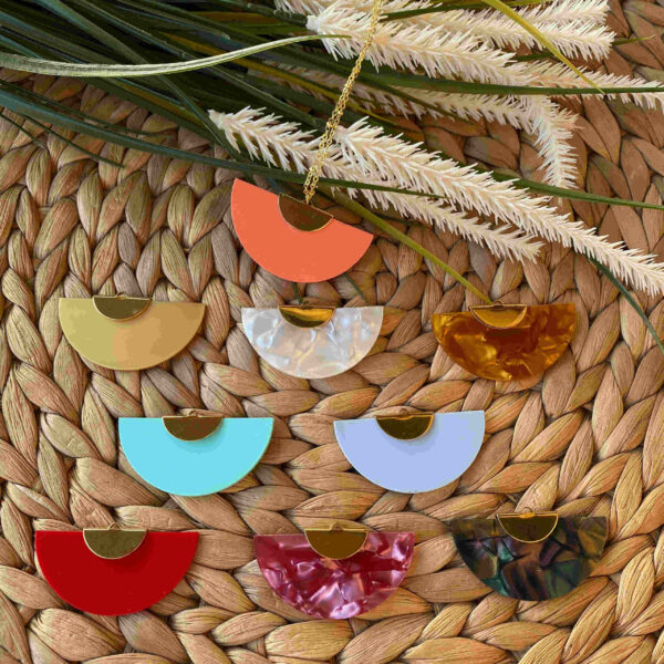 Collar cadena de bolitas con semicirculo acetato - Imagen 2