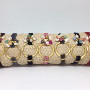 Pulsera terciopelo elástico con pieza dorada