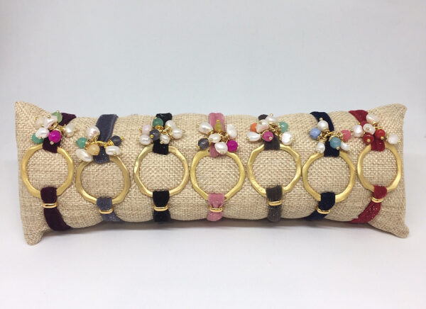 Pulsera terciopelo elástico con pieza dorada
